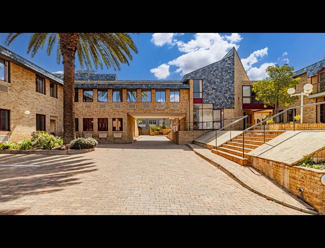 154M² OFFICE TO LET IN FERNDALE
